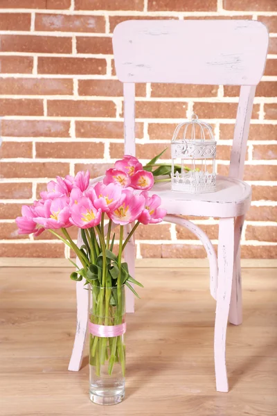 Beautiful pink tulips on brick wall background — Stock Photo, Image