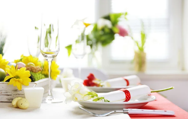 Beautiful holiday Easter table setting — Stock Photo, Image