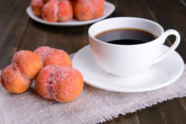 lezzetli kurabiyeler şeftali üzerinde tablo yakın çekim