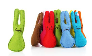 conigli di Pasqua a mano divertente, isolati su bianco