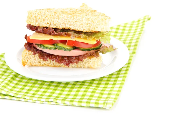 Taze ve lezzetli sandviç üzerine beyaz izole plaka üzerinde — Stok fotoğraf