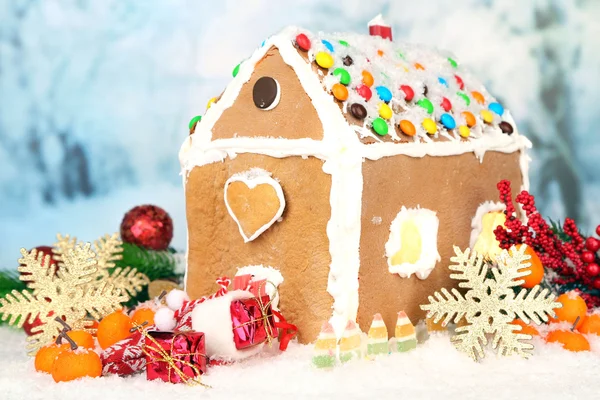 Beautiful gingerbread house with Christmas decor — Stock Photo, Image