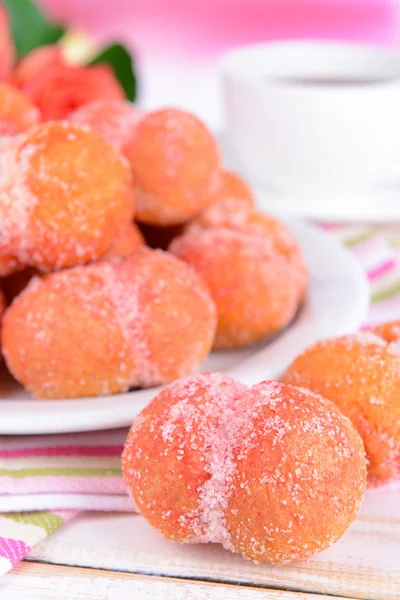 Läckra kakor persikor på tabell närbild — Stockfoto