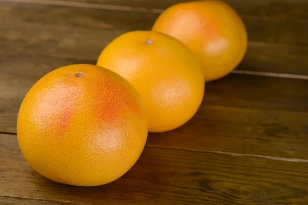 Ripe grapefruit on table close-up — Stock Photo, Image