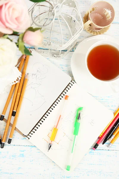 Composition with notebook and pencils on wooden table close-up — Stock Photo, Image