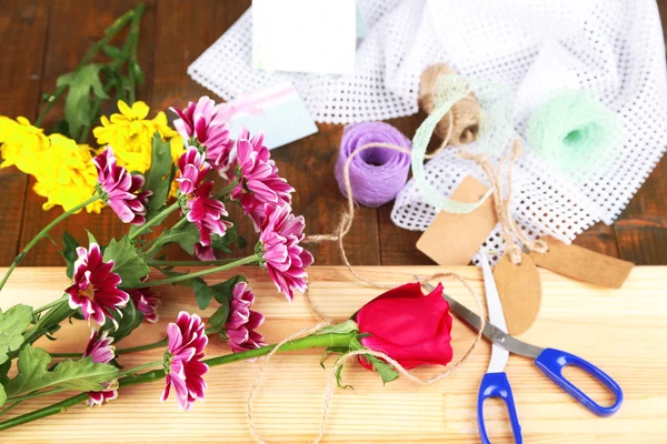 Local de trabalho da florista. Foto conceitual — Fotografia de Stock