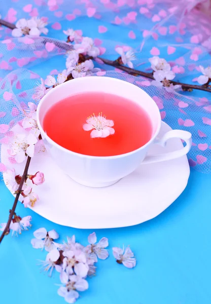 Fragrant tea with flowering branches on wooden table close-up — Stock Photo, Image