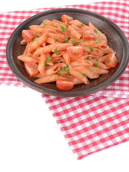 Nudeln mit Tomatensauce auf dem Teller in Großaufnahme — Stockfoto