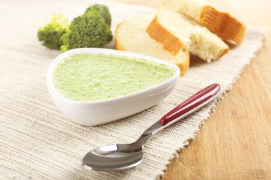 Tablo brokoli çorbası