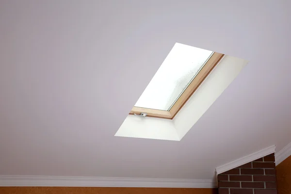 Roof skylight in new modern attic room — Stock Photo, Image