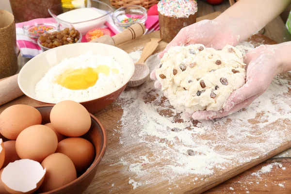 Easter cake preparing in kitchen — Stock Photo, Image