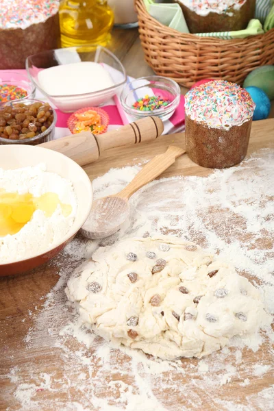Påsk kaka förbereda i köket — Stockfoto