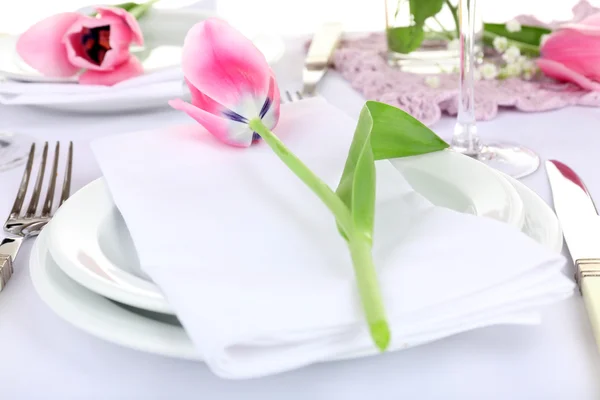 Cenário de mesa com flores de primavera fechar Imagem De Stock