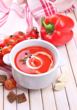 domates çorba ve sebze ahşap tablo