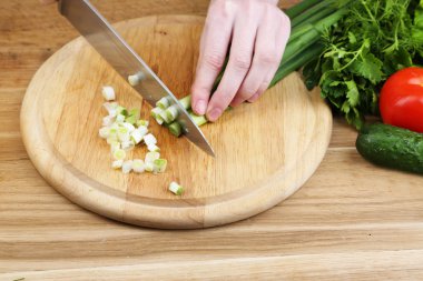 Erkek el kesme kereviz ahşap tahta üzerinde ahşap zemin üzerinde yakın çekim