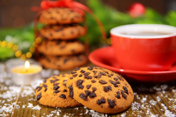 Deliziosi biscotti di Natale in vaso sul tavolo primo piano — Foto Stock
