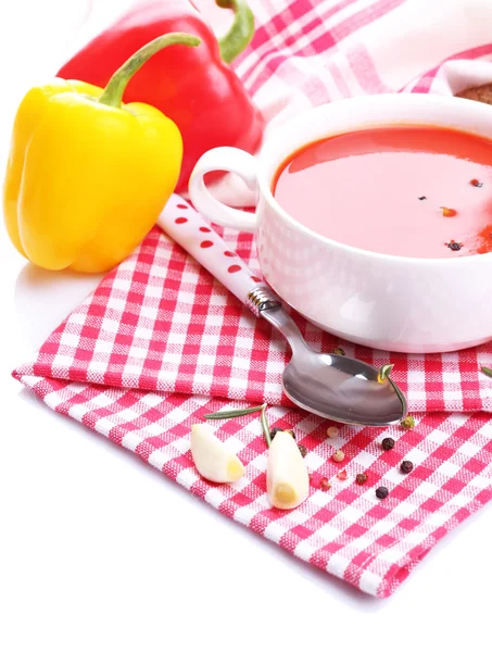 Gustosa zuppa di pomodoro e verdure, isolata su bianco — Foto Stock