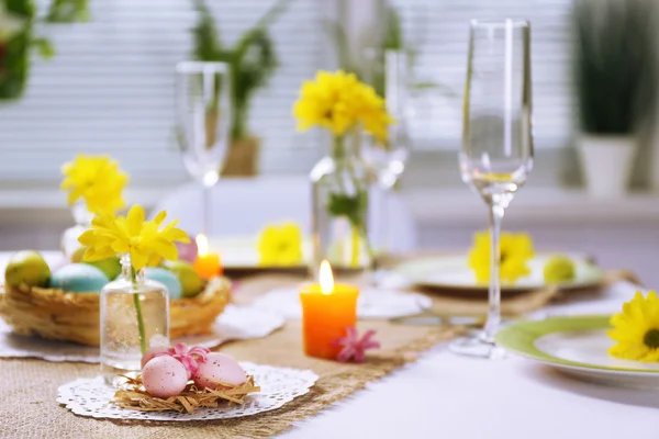 Bella vacanza Pasqua tavola apparecchiare — Foto Stock