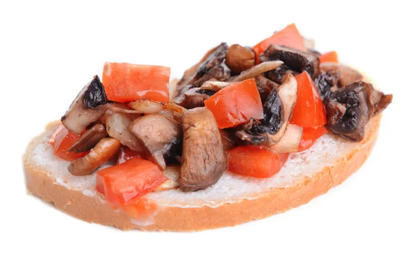 Délicieuse bruschetta aux champignons isolés sur blanc — Photo