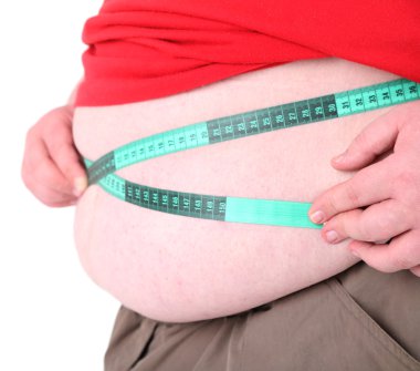 Ölçüm bandı tutan şişman adam. kavramsal fotoğraf kilo kaybı. beyaz izole