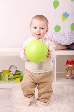 Şirin küçük çocuk.