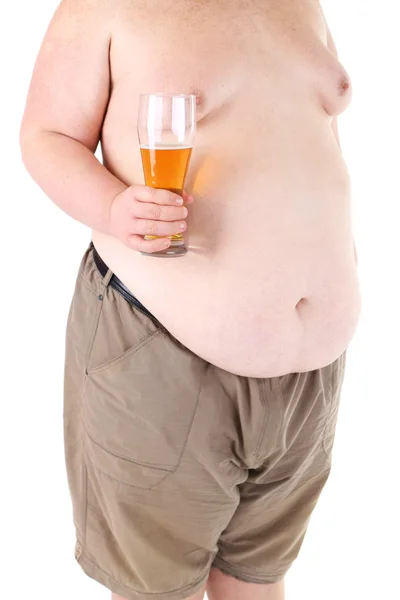 Şişman adam bardak bira, üzerinde beyaz izole holding — Stok fotoğraf