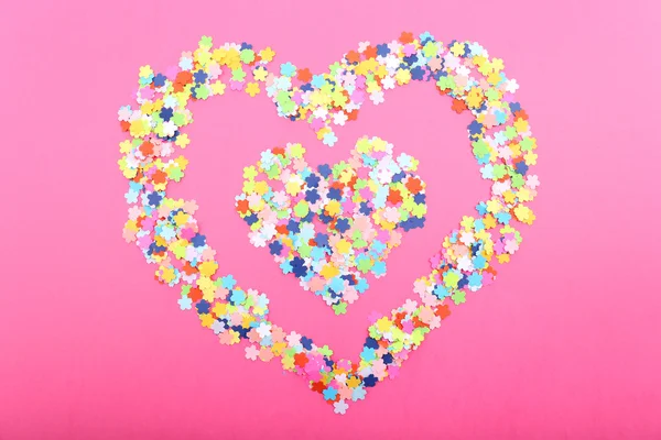Confetti sobre fondo rosa — Foto de Stock