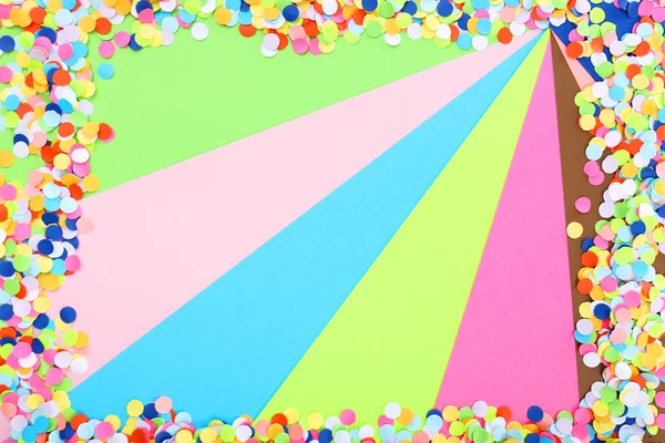 Confetti op kleurrijke achtergrond — Stockfoto