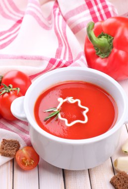 domates çorba ve sebze ahşap tablo