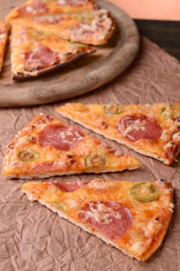 lezzetli pizza üzerinde tablo yakın çekim