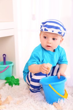 ahşap oyuncak sevimli küçük çocuk odasında engeller