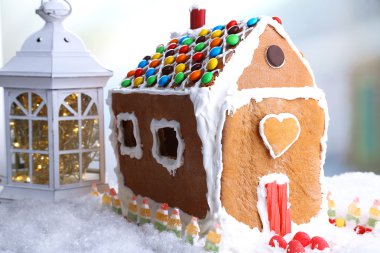 açık renkli gingerbread ev