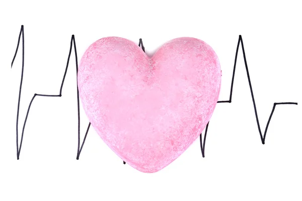 Coração no fundo do cardiograma, isolado no branco — Fotografia de Stock