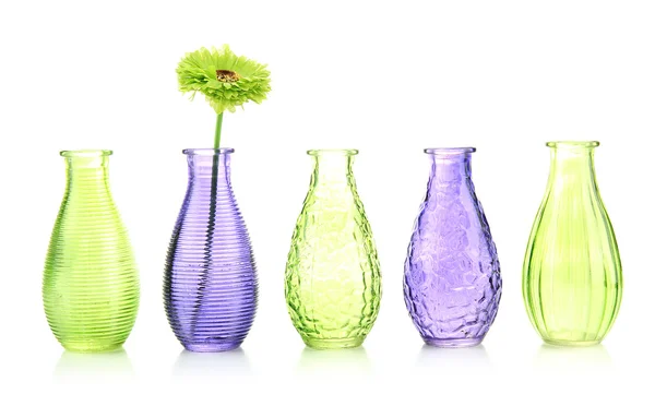 Différents vases décoratifs isolés sur blanc — Photo