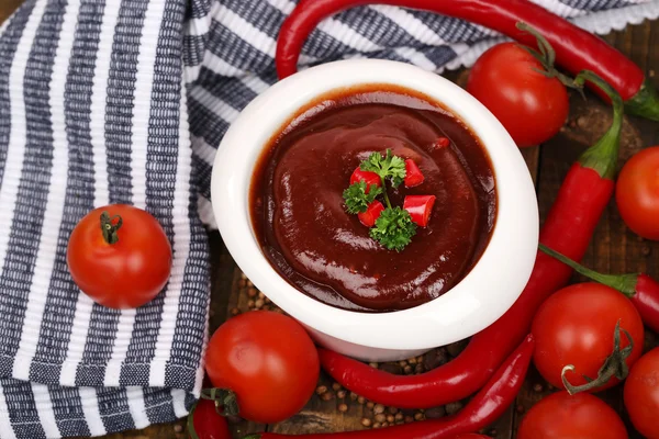 Tomato sauce in bowl on wooden table close-up — Stock Photo, Image