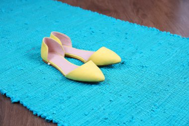 kadın moda sandalet mavi halı 