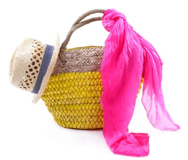 hasır çanta şapka ve beyaz izole renkli atkı