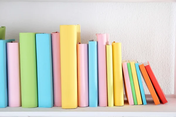 Books on shelf close-up — Stock Photo, Image