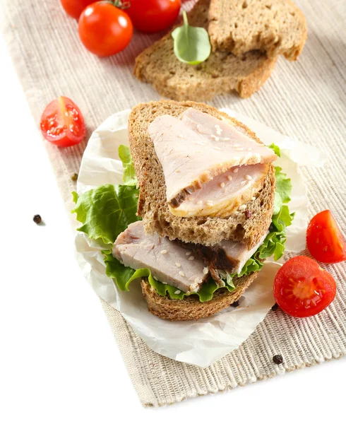 Heerlijke broodjes met voldoen aan geïsoleerd op wit — Stockfoto