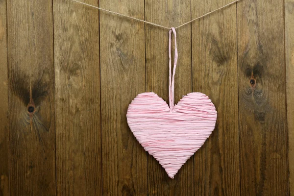 Dekoracyjne serce na drewnianym tle — Zdjęcie stockowe
