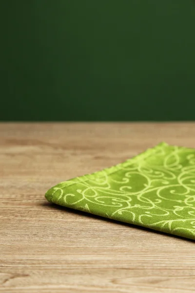 Arrière-plan avec table et nappe en bois — Photo