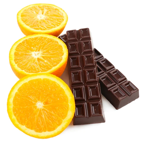 Chocolat et orange isolés sur blanc — Photo