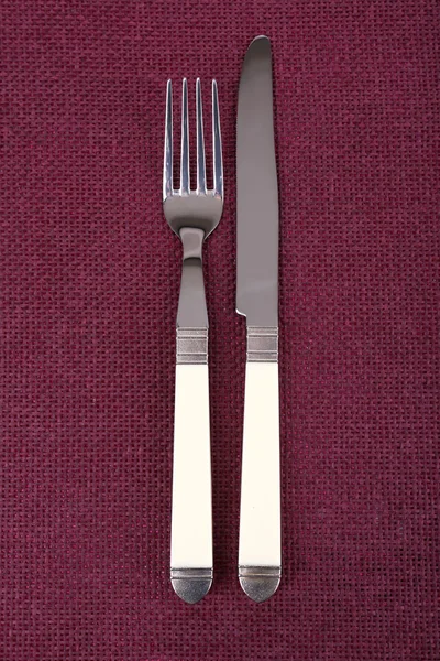 Sada nůž a vidličku na tabulka detail — Stock fotografie