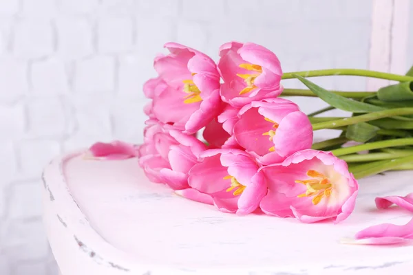 Beautiful pink tulips on grey wall background — Stock Photo, Image