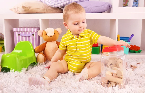 Schattig jongetje — Stockfoto