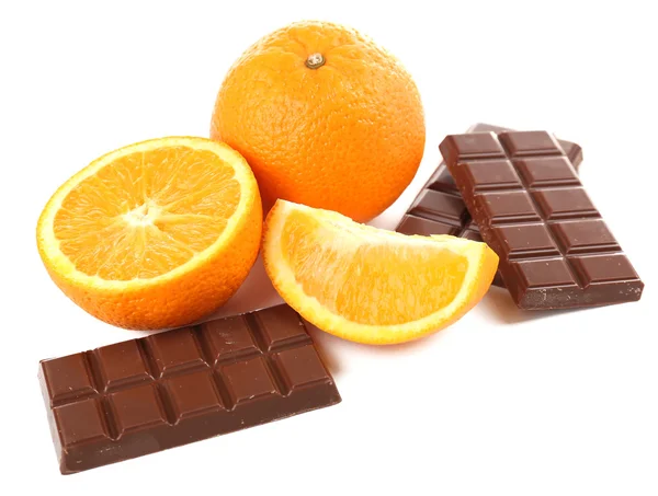 Chocolat et orange isolés sur blanc — Photo
