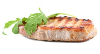 beyaz izole taze roka yaprakları ile ızgara biftek