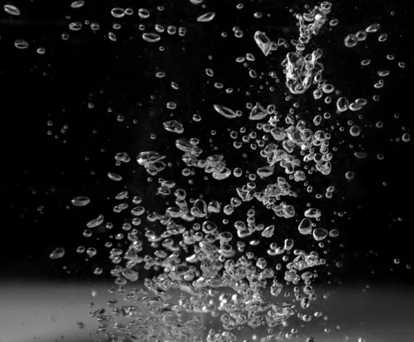 Blasen im Wasser, aus nächster Nähe — Stockfoto
