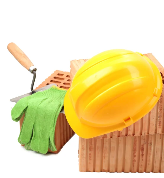 Novos tijolos e ferramentas de construção, isolados sobre branco — Fotografia de Stock