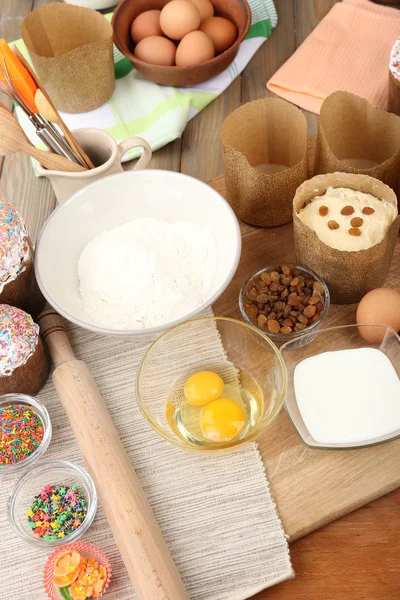 Easter cake preparing in kitchen — Stock Photo, Image